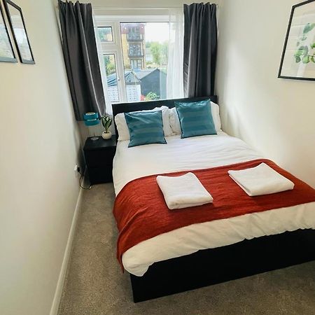 Enfield Chase Apartment Eksteriør bilde