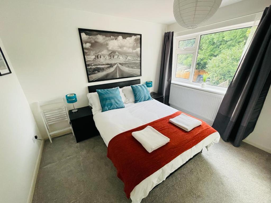 Enfield Chase Apartment Eksteriør bilde
