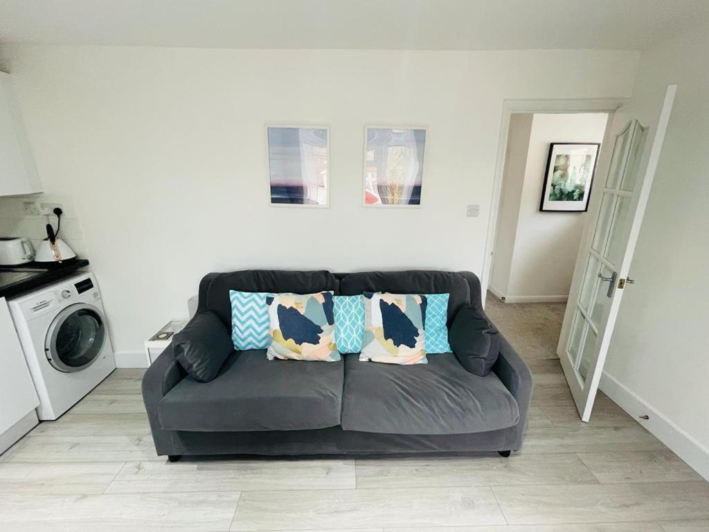 Enfield Chase Apartment Eksteriør bilde