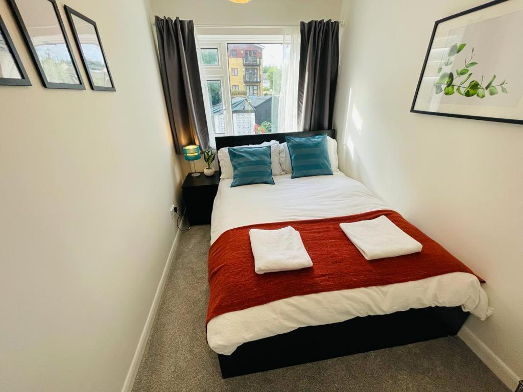Enfield Chase Apartment Eksteriør bilde
